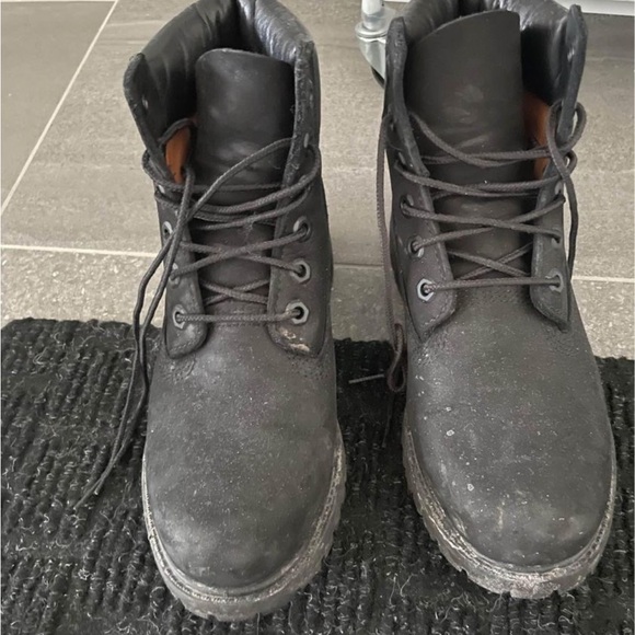 Black timberland boots - size 5.5 - black - gently used - Picture 2 of 3
